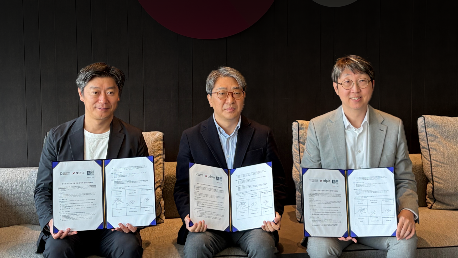 02_KR_SigningCeremony